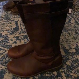 Never worn water resistant Eddie Bauer boots.